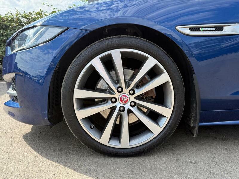 Jaguar XE 2.0D 180 R-sport White #40