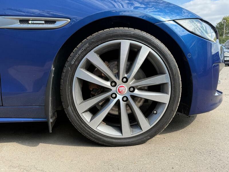 Jaguar XE 2.0D 180 R-sport White #43