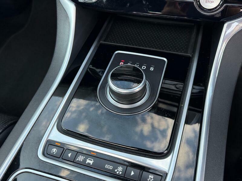Jaguar XE 2.0D 180 R-sport White #51