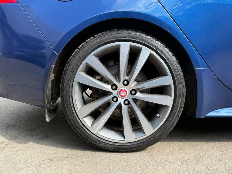 Jaguar XE 2.0D 180 R-sport White #42