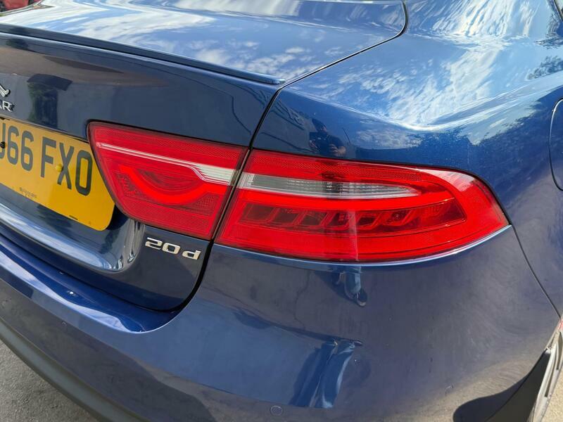 Jaguar XE 2.0D 180 R-sport White #32