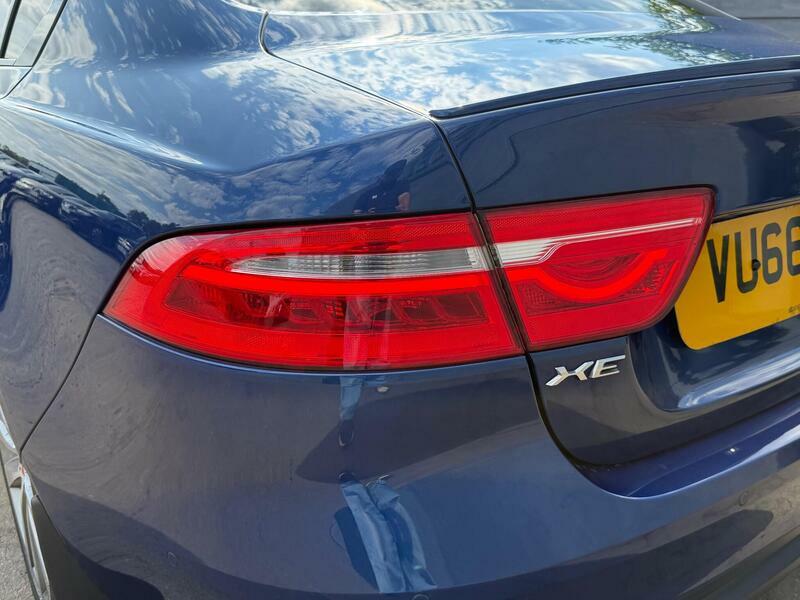 Jaguar XE 2.0D 180 R-sport White #31