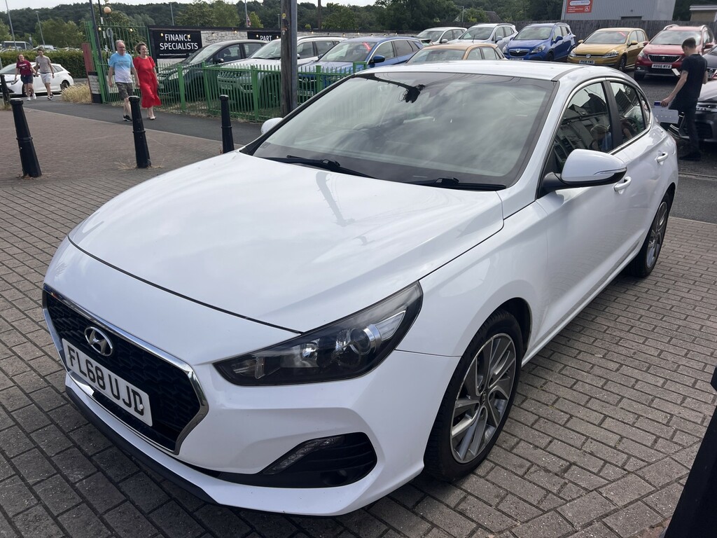 Hyundai I30 Hatchback 1.4 I30 Fastback Se Nav 1.4 140Ps Dct 2 White #2