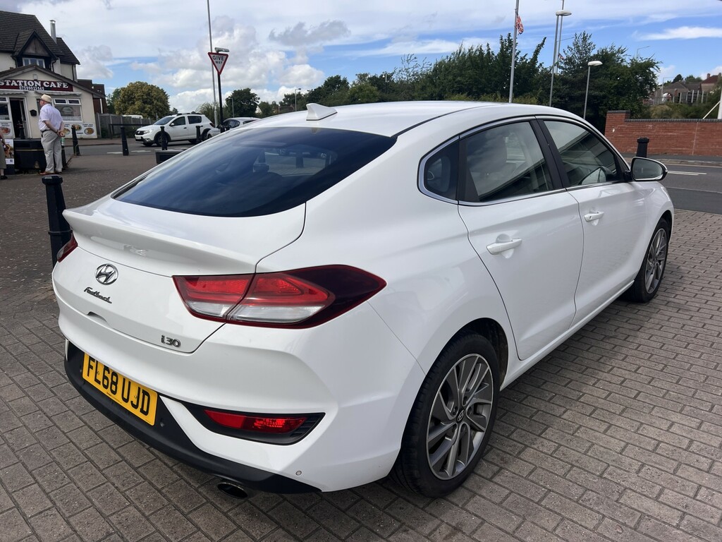 Hyundai I30 Hatchback 1.4 I30 Fastback Se Nav 1.4 140Ps Dct 2 White #4