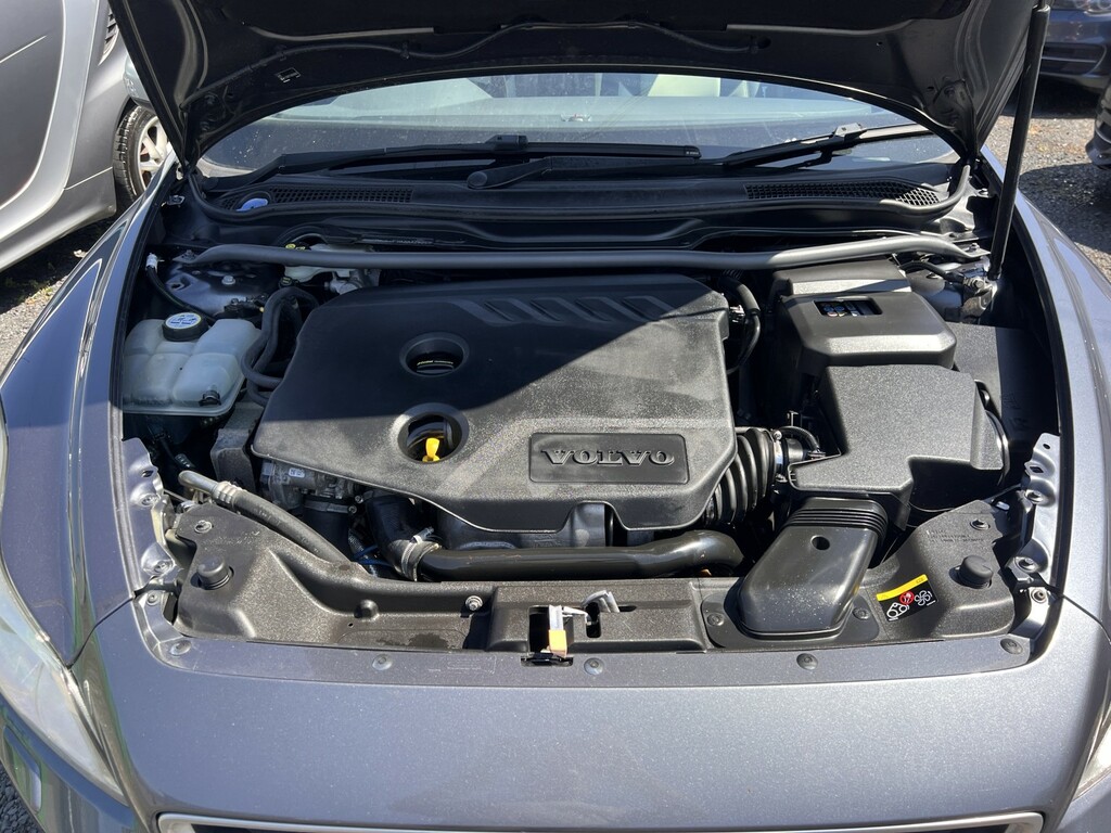 Volvo C30 Hatchback D3 White #9