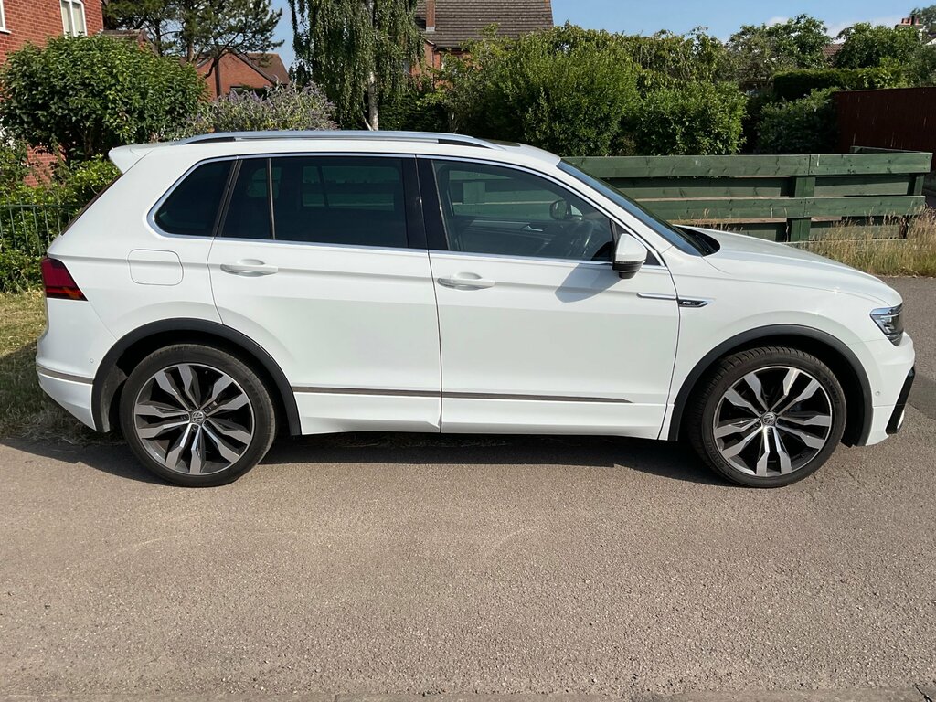 Volkswagen Tiguan 2.0 Tdi R-line Tech Suv Dsg 4Motion Eur White #4