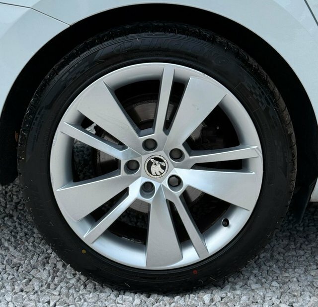 Skoda Superb 2016 2.0 Tdi Se L Executive Estate Dsg White #6