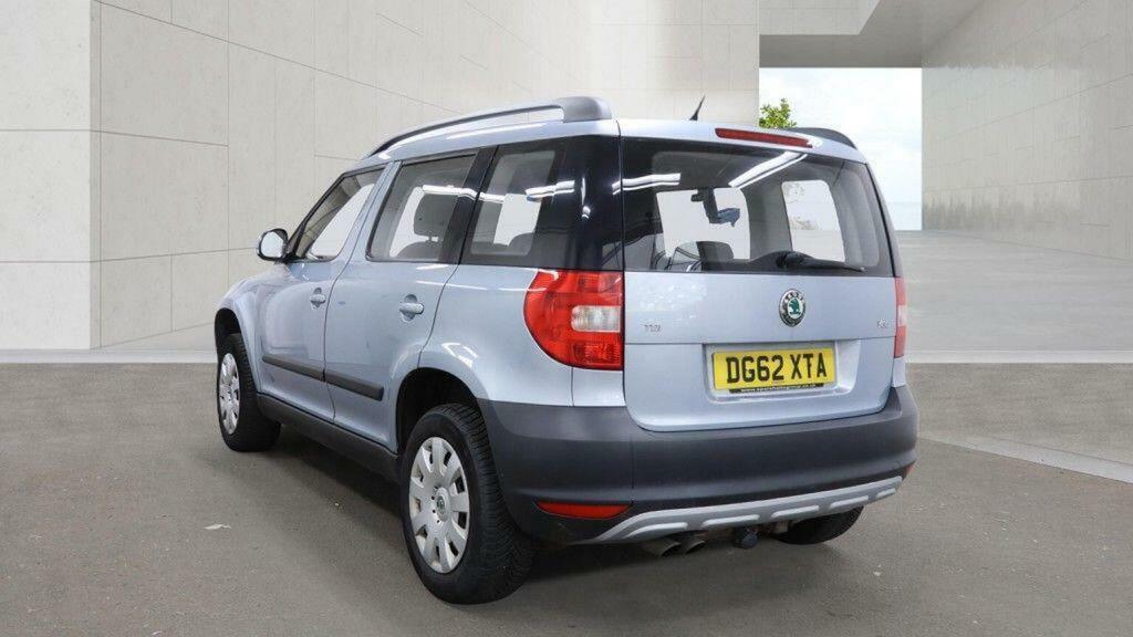 Skoda Yeti Hatchback Se Tdi Cr 4X4 2012 Blue #16