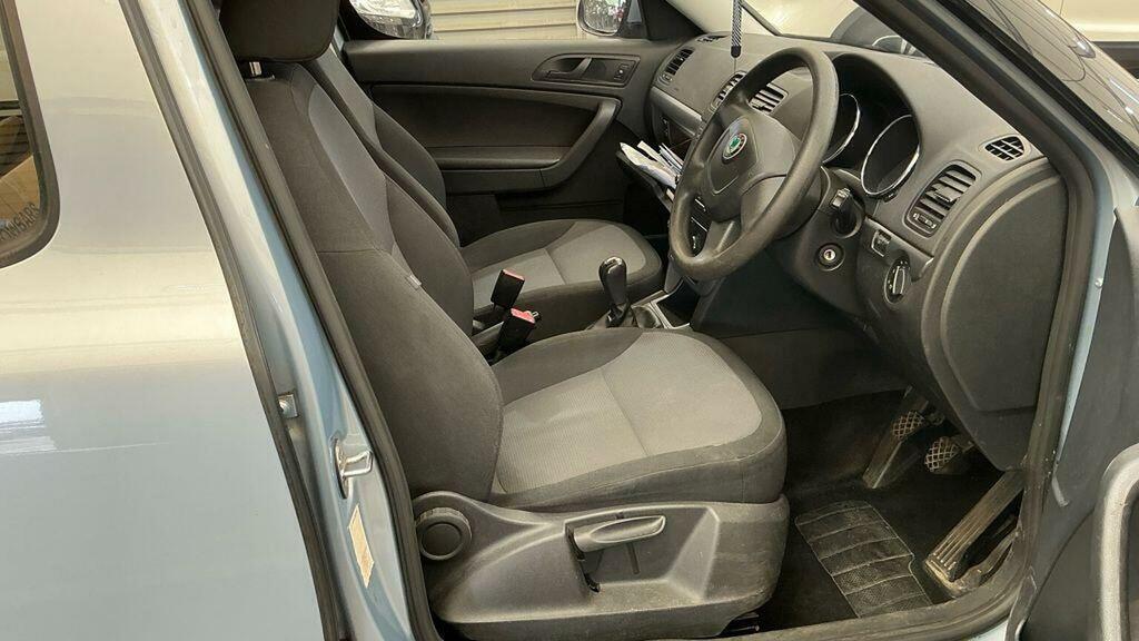 Skoda Yeti Hatchback Se Tdi Cr 4X4 2012 Blue #11