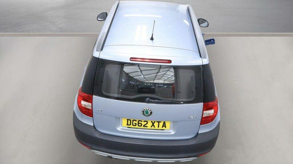 Skoda Yeti Hatchback Se Tdi Cr 4X4 2012 Blue #8
