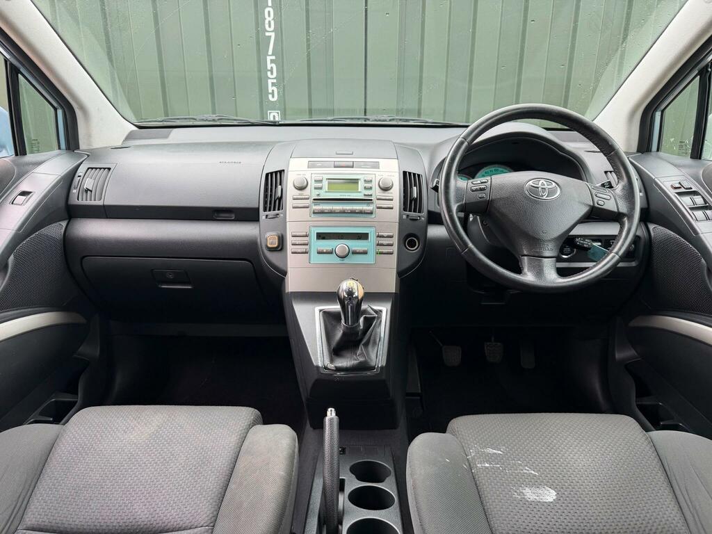Toyota Corolla Verso T2 Silver #7