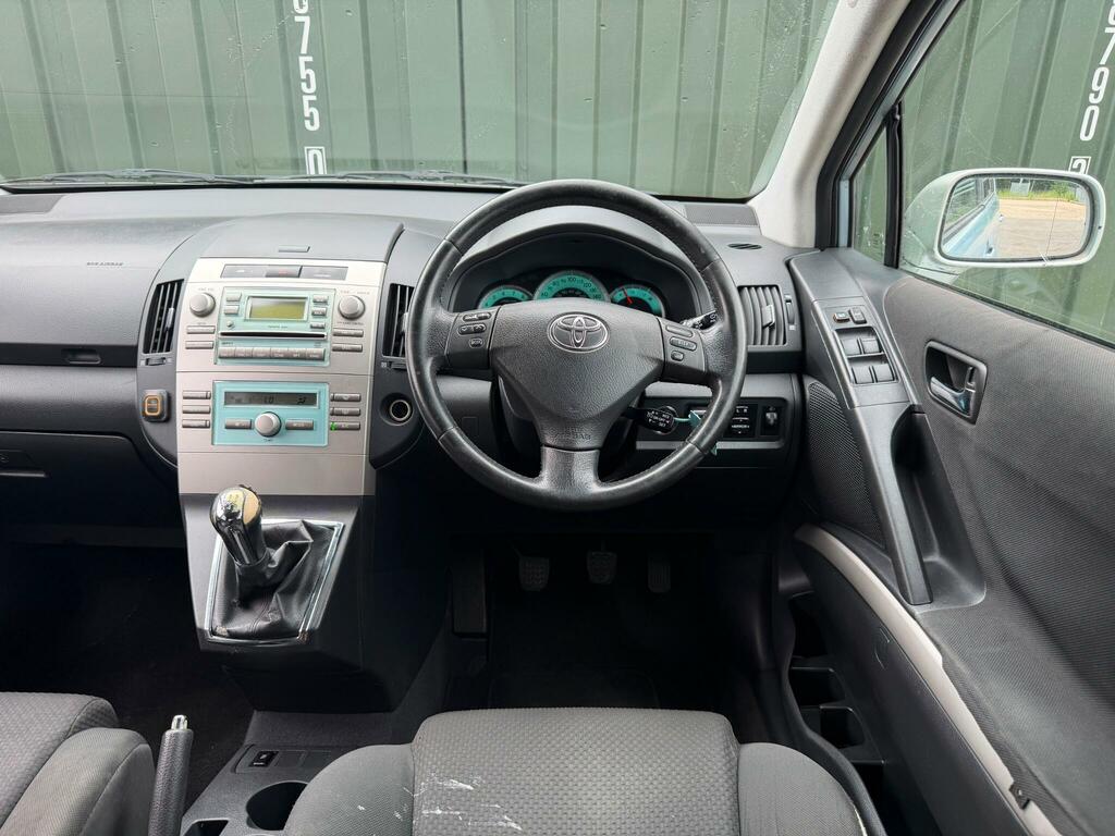 Toyota Corolla Verso T2 Silver #14