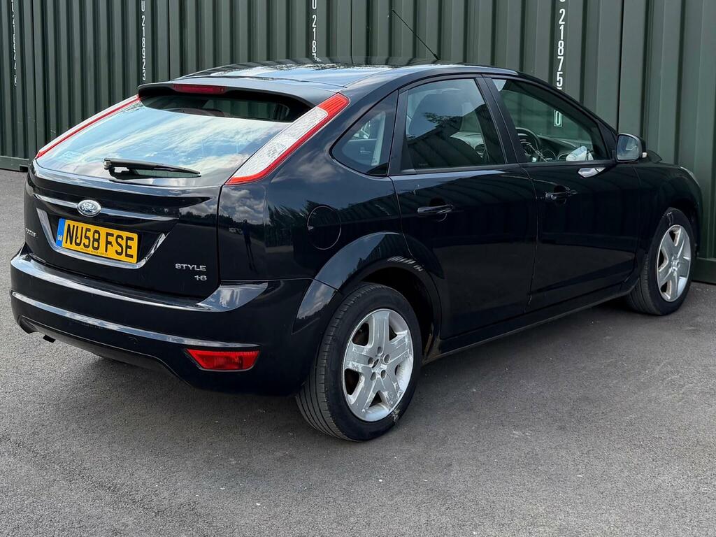 Ford Focus 1.8 Style Black #6