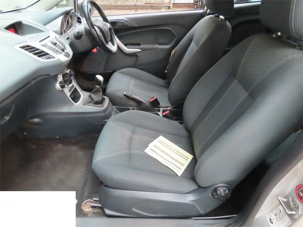 Ford Fiesta Zetec Silver #2