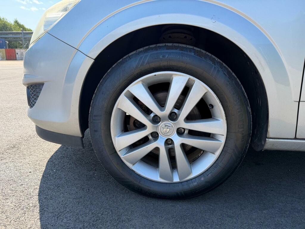 Vauxhall Astra Hatchback 1.8I 16V Elite 200808 Beige #28