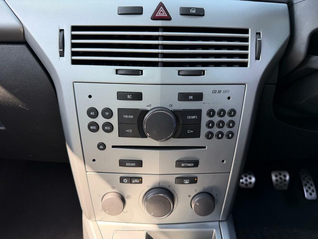 Vauxhall Astra Hatchback 1.8I 16V Elite 200808 Beige #16