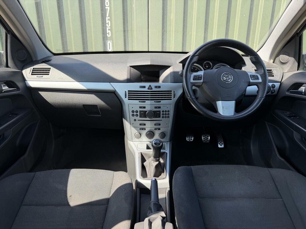Vauxhall Astra Hatchback 1.8I 16V Elite 200808 Beige #7