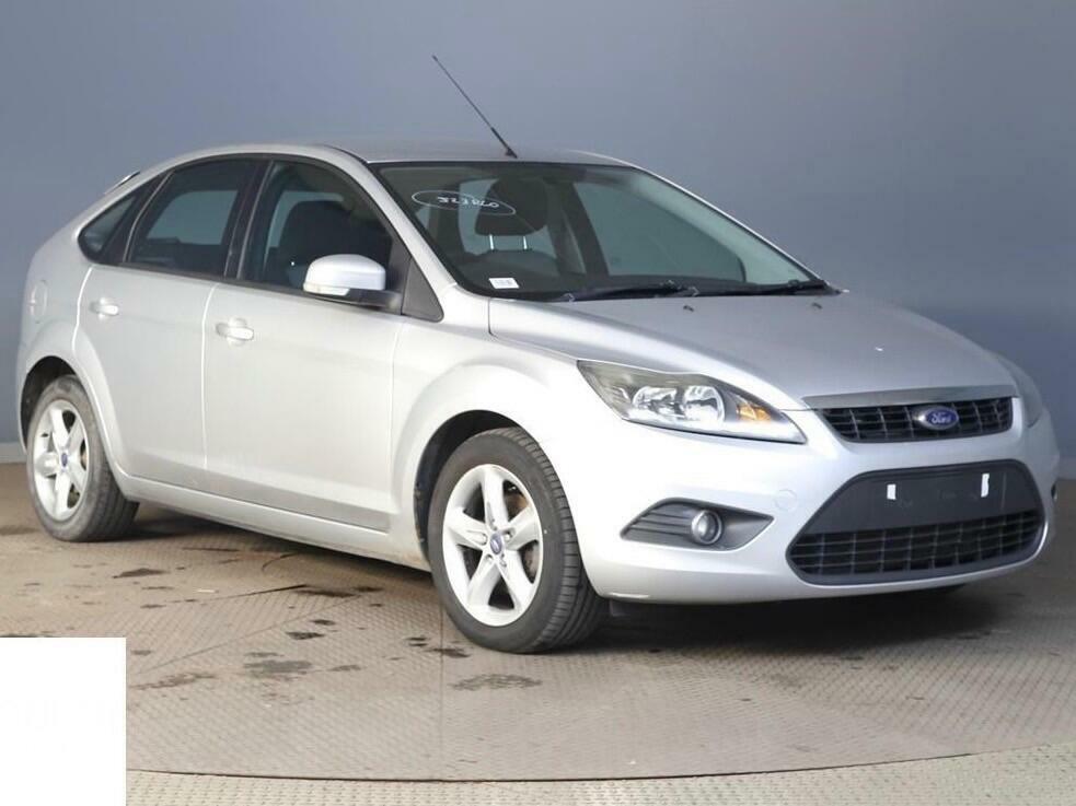 Ford Focus 1.6 Titanium Hatchback 159 G Km Blue #1
