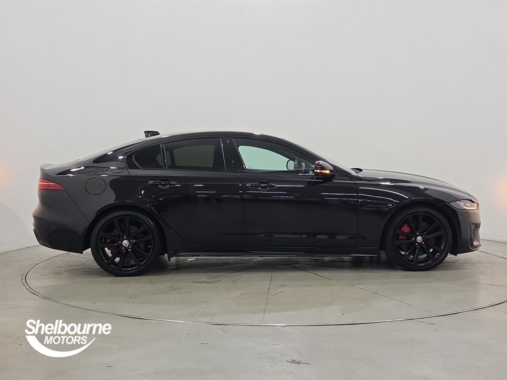 Jaguar XE Xe 2.0 D200 Mhev R-dynamic Black Saloon Black #3