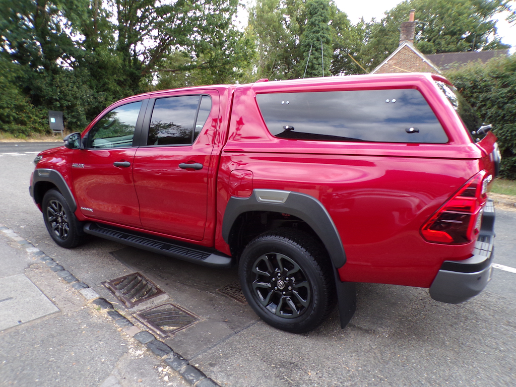 Toyota HILUX 2.8 D-4d Invincible X Pickup Double Cab VK73UFT Red #3