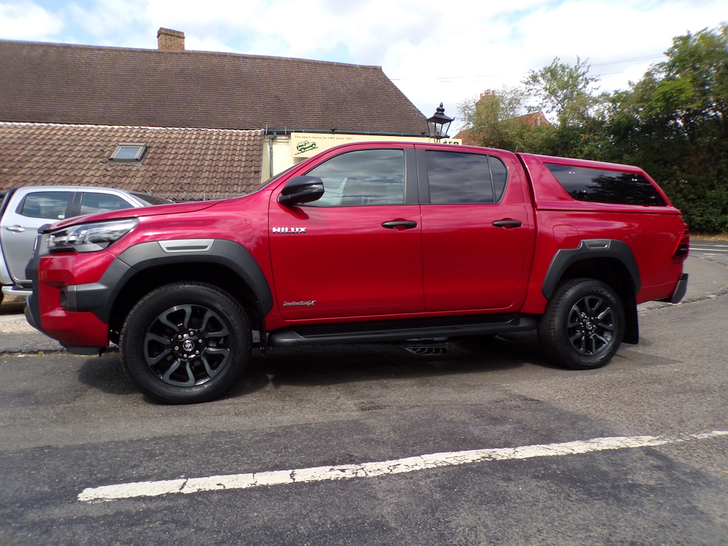 Toyota HILUX 2.8 D-4d Invincible X Pickup Double Cab VK73UFT Red #2