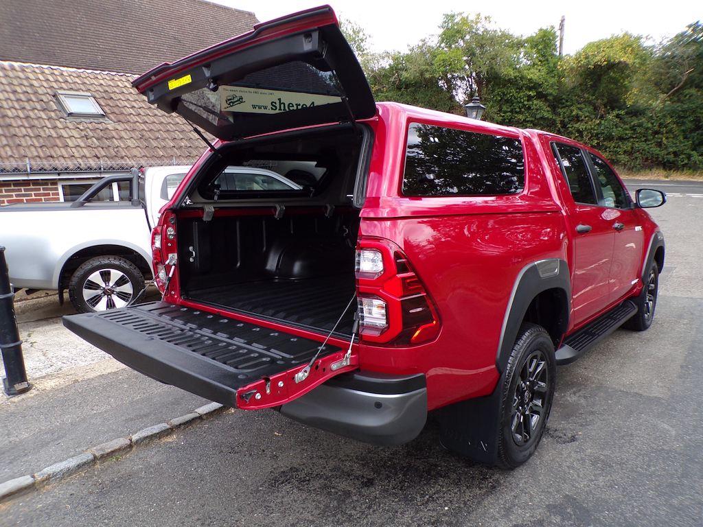 Toyota HILUX 2.8 D-4d Invincible X Pickup Double Cab VK73UFT Red #4