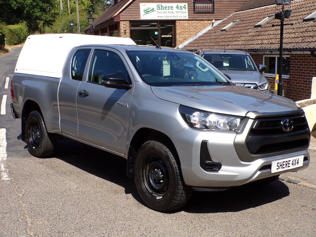 Toyota HILUX 2.4 D-4d Active Extra Pickup Extended Cab Dies Silver