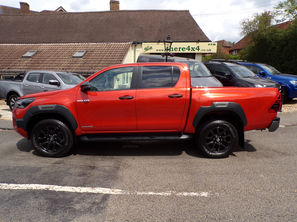 Toyota HILUX 2.8 D-4d-h Invincible X Pickup Hybrid A AF75ZUD Orange #5