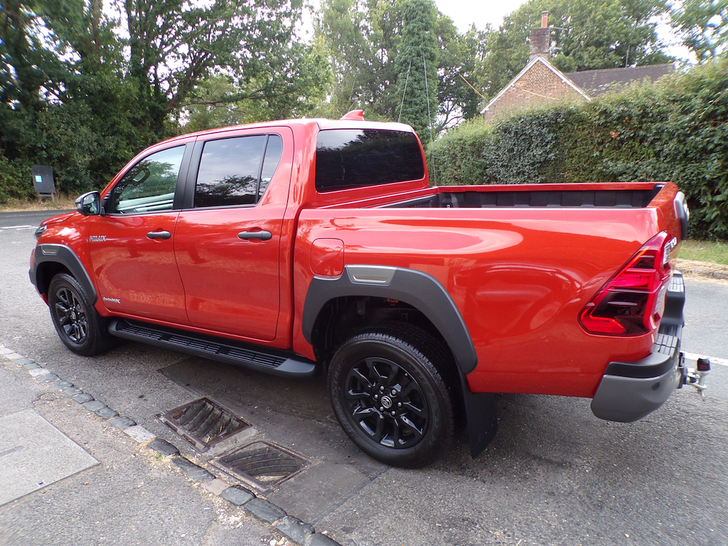 Toyota HILUX 2.8 D-4d-h Invincible X Pickup Hybrid A AF75ZUD Orange #3