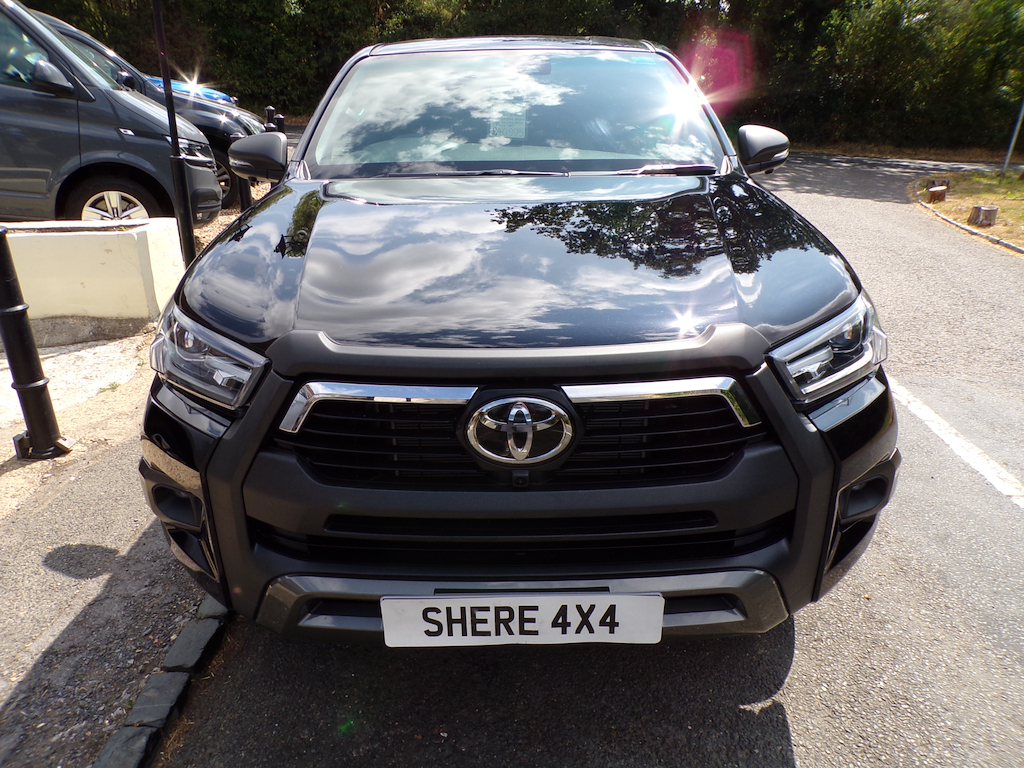 Toyota HILUX 2.8 D-4d-h Invincible X Pickup Hybrid A Black #6