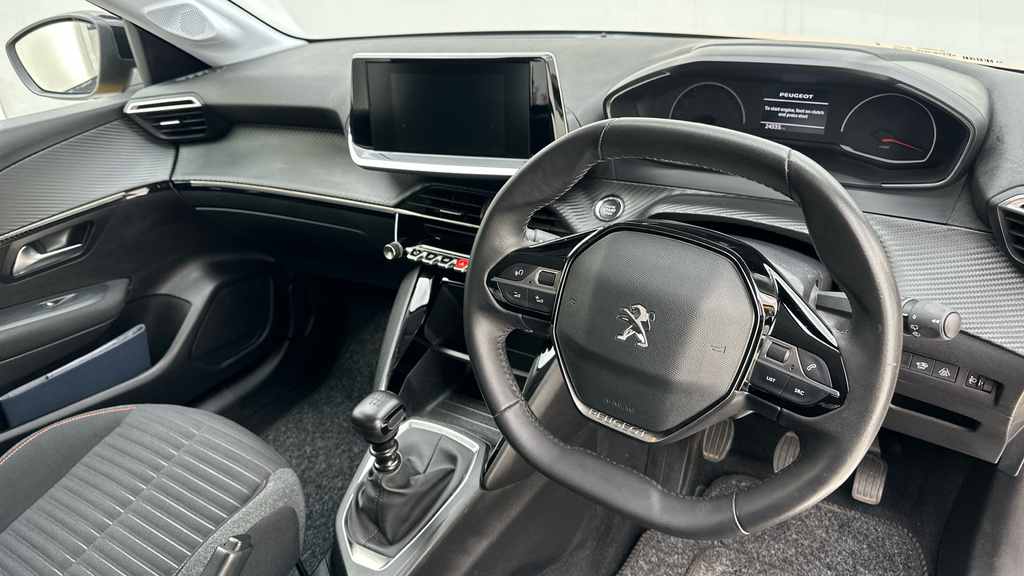Peugeot 208 1.2 Puretech Active Premium Hatchback Yellow #2