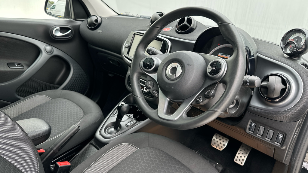 Smart Forfour 17.6Kwh Premium Hatchback 22Kw Black #2