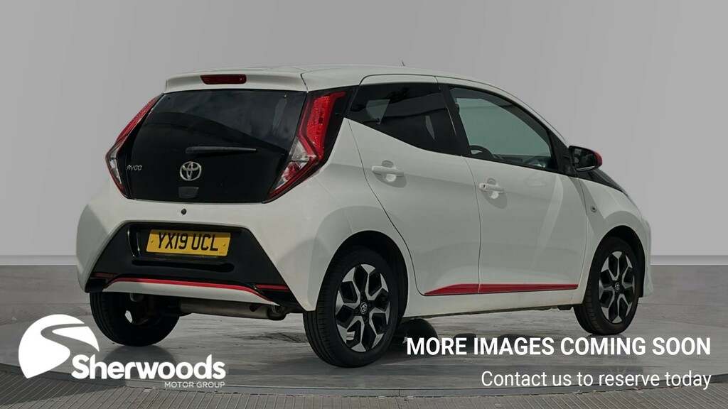 Toyota Aygo 1.0 Vvt-i X-play 5-Dr Black #3