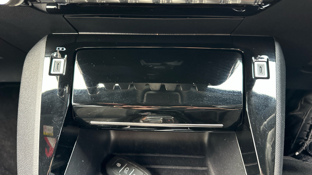 Peugeot e-2008 50Kwh Allure Suv 7Kw Charger  #83
