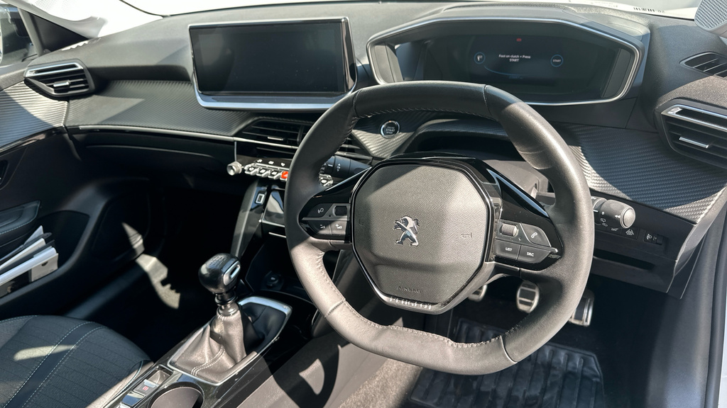 Peugeot 208 1.2 Puretech Allure Premium Hatchback White #2