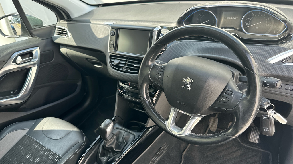 Peugeot 2008 1.2 Puretech Allure Premium Suv Grey #2
