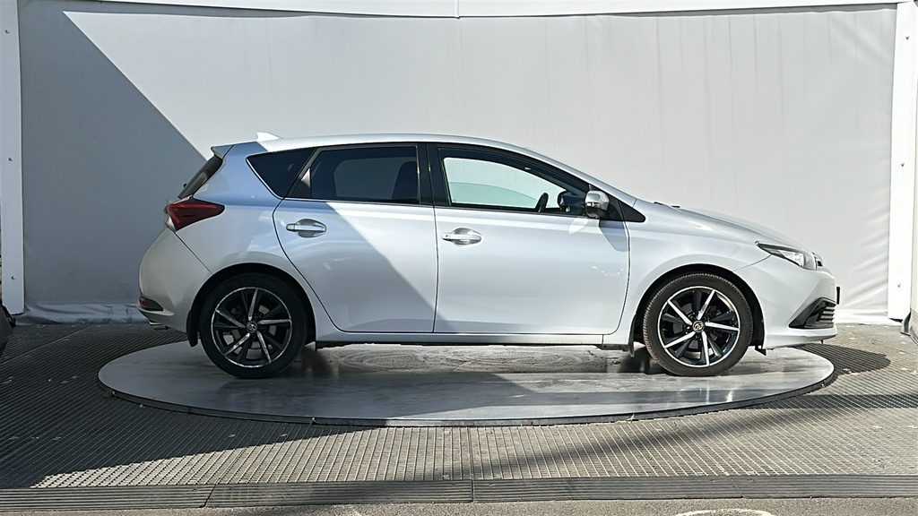 Toyota Auris 1.6 D-4d Design Hatchback Euro 6 Silver #5