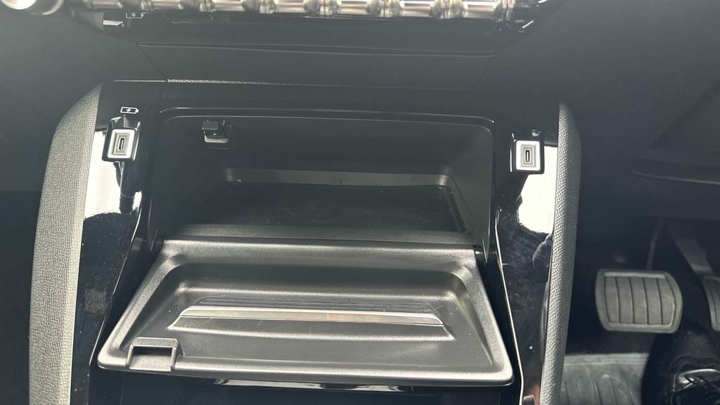 Peugeot e-2008 1.2 Puretech 130 Gt Eat8 White #56