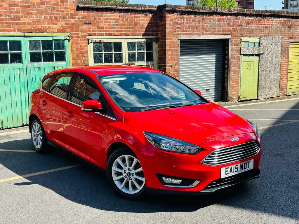 Ford Focus 1.6 Titanium Powershift Euro 6 Red
