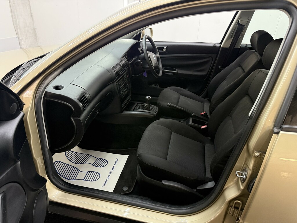 Volkswagen Passat Sport 20V Turbo 4-Door Silver #12