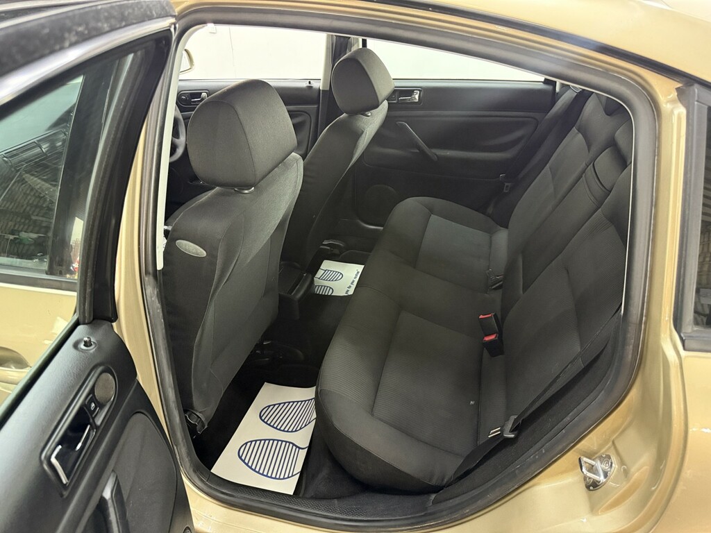 Volkswagen Passat Sport 20V Turbo 4-Door Silver #13