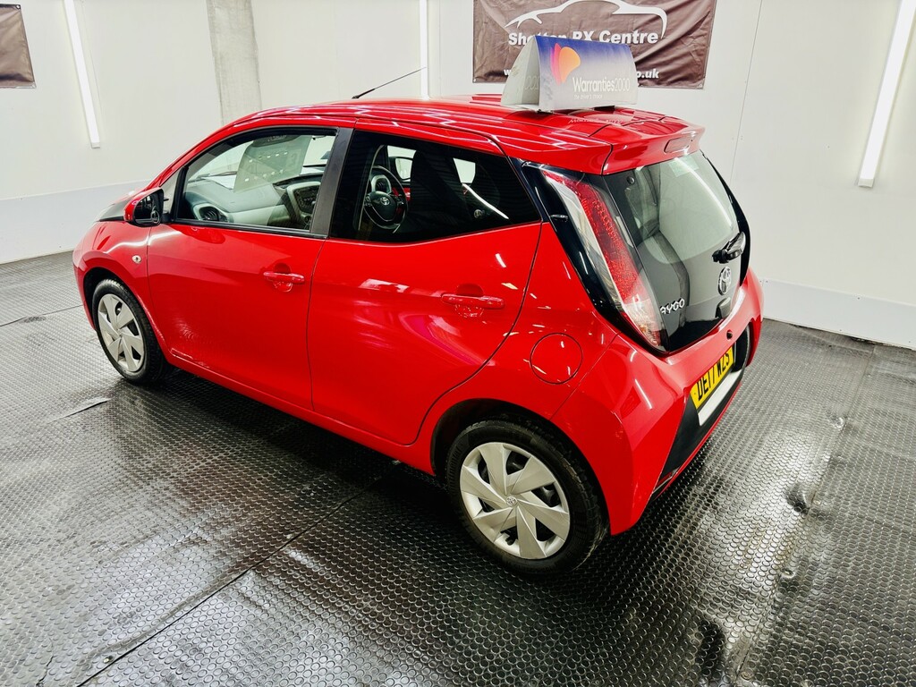 Toyota Aygo 1.0 Vvt-i X-play Red #4