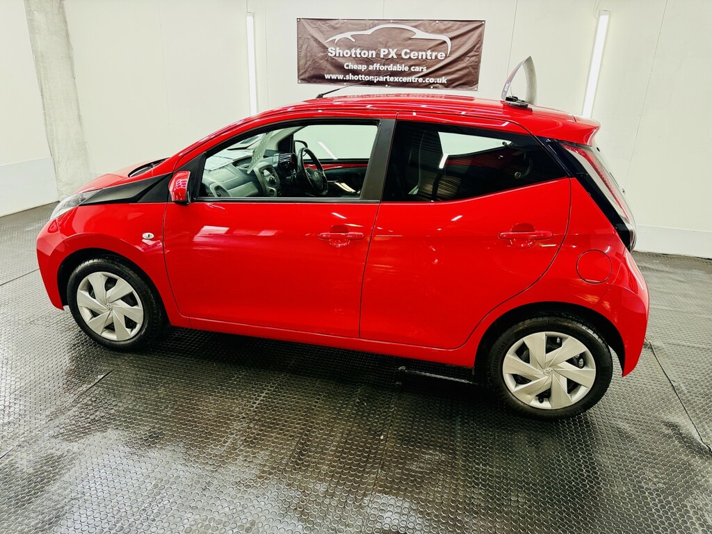 Toyota Aygo 1.0 Vvt-i X-play Red #3