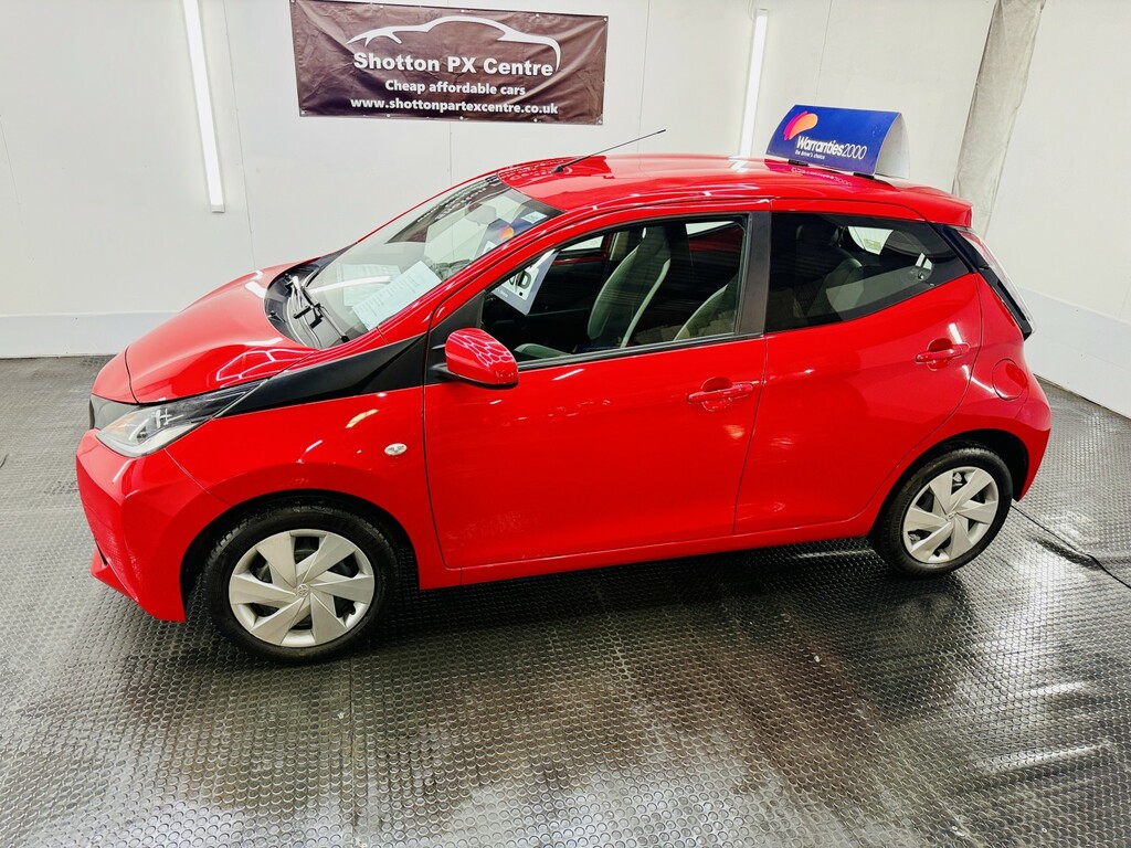 Toyota Aygo 1.0 Vvt-i X-play Red #2