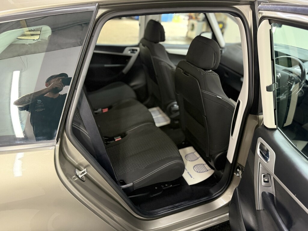Citroen C4 Picasso Picasso 7 Vtr Plus Red #15