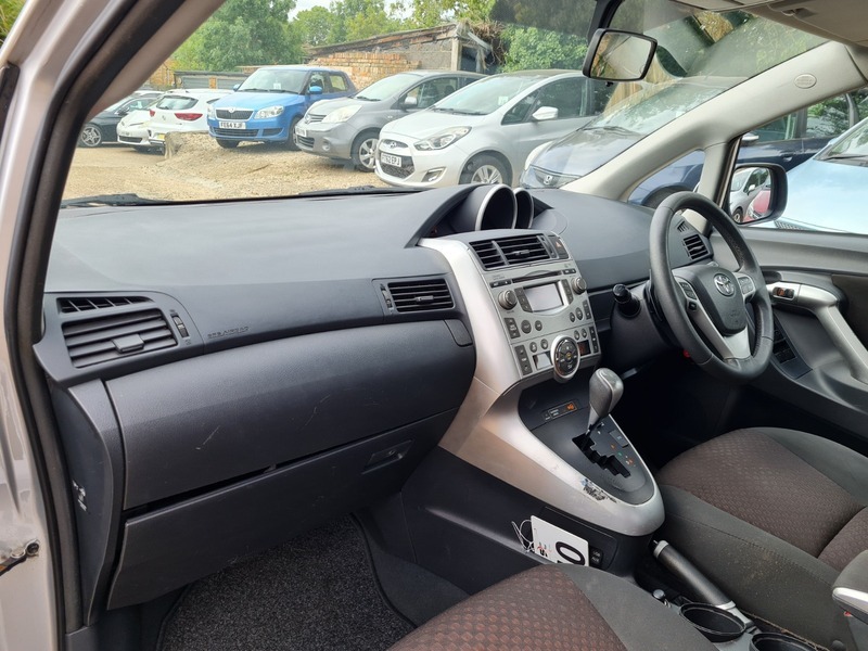 Toyota Verso D-4d Tr Mpv Black #10