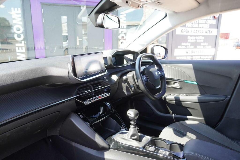 Peugeot 208 1.2 Puretech Allure Premium Euro 6 Ss BJ70OWD White #2