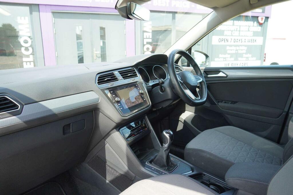 Volkswagen Tiguan 1.5 Tsi Life Euro 6 Ss NG21DFE Grey #2