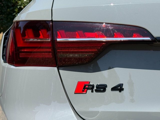 Audi RS4 Avant Estate Black #32