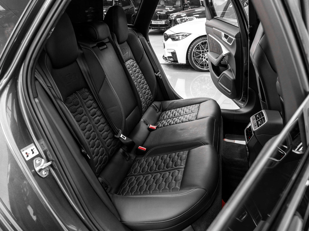 Audi RS6 Black #25